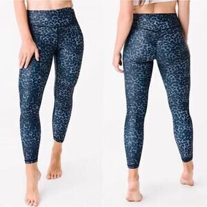 Zyia Stone Leopard Scrunchy Light and Luxe Leggings Women's 2 High Rise Ankle